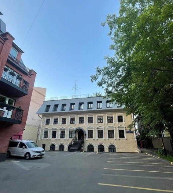 фасад дома, здание по адресу г Москва, ул Бронная М., д 26 стр 2